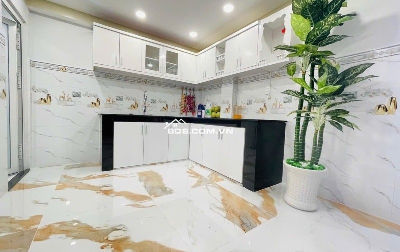 Hiếm Nhà Đẹp HXH 4m, 20m ra MT Nguyễn Hồng Đào P.14 Tân Bình, DTSD 100m2, 5tầng. Chỉ 5.2tỷ TL